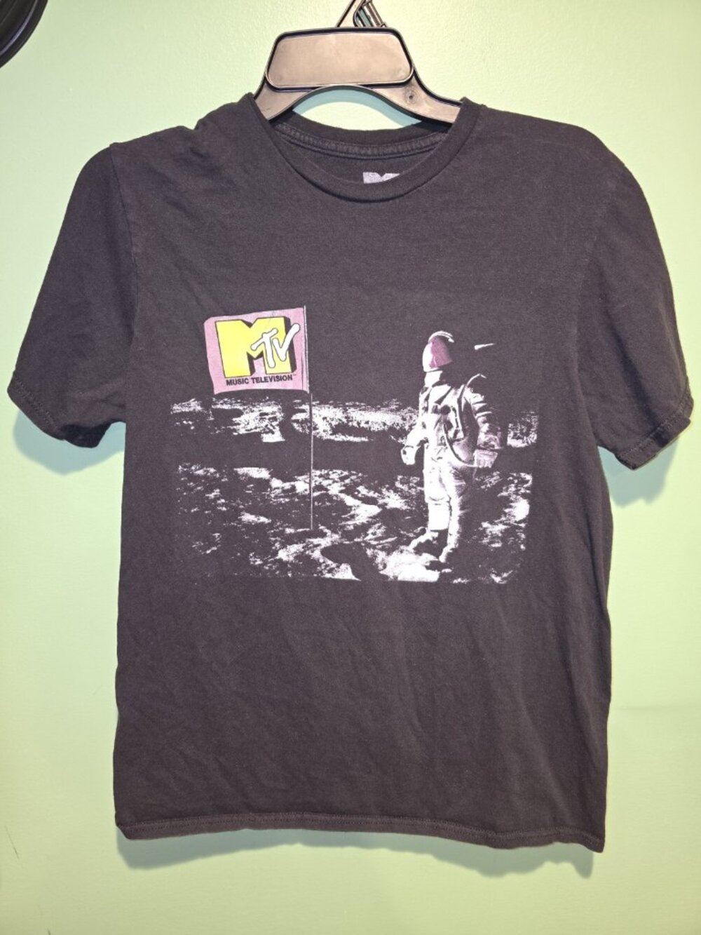 Mens size Small Black MTV moon Landing T-Shirt